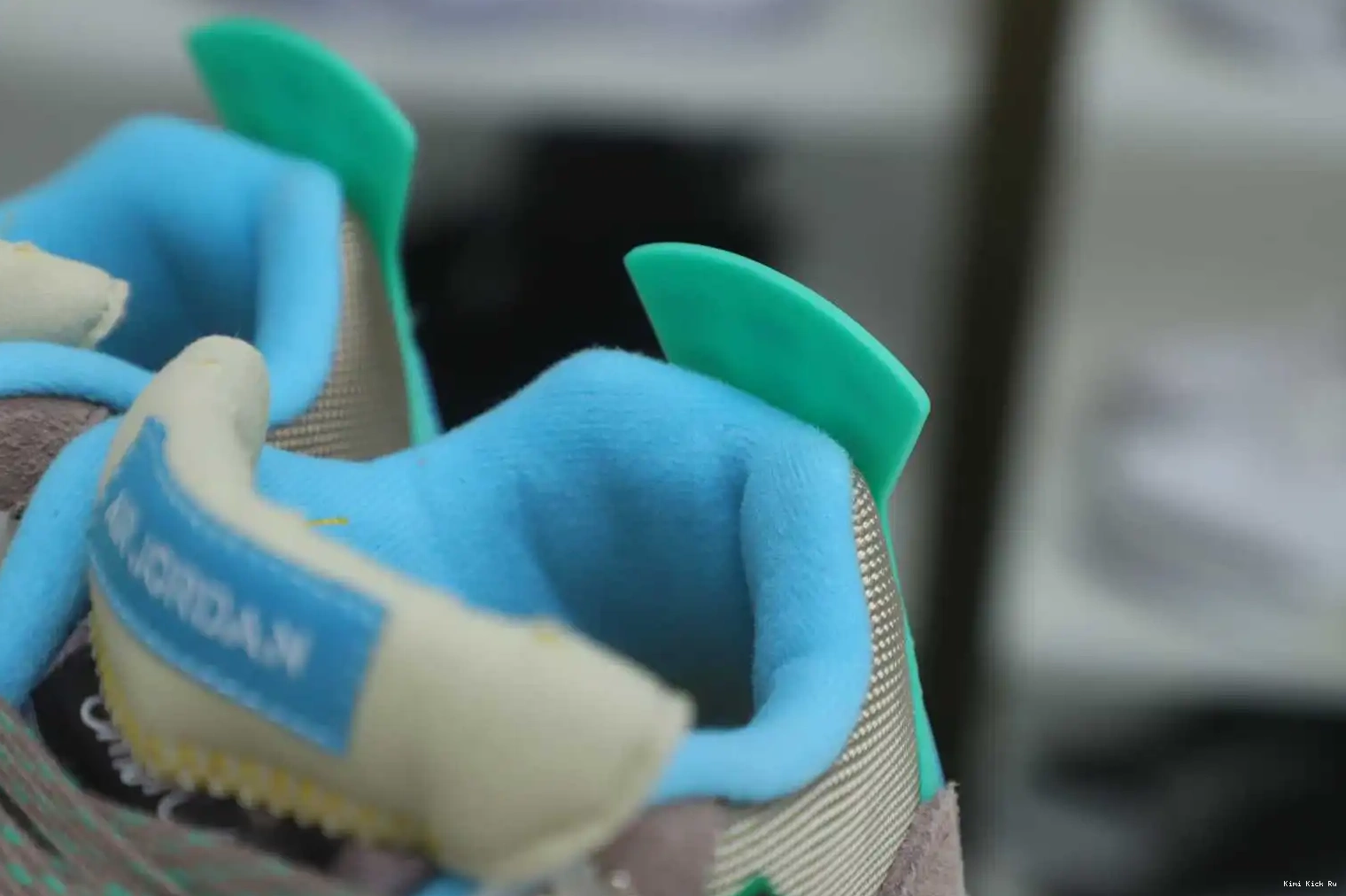 LA HAZE' Kimikick 4 X UNION 'TAUPE JORDAN RETRO AIR 0528
